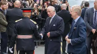 König Charles wurde nach der Verhaftung seines Bruders gesichtet.