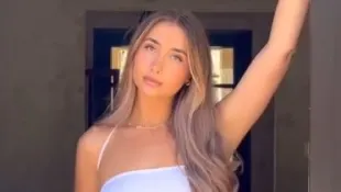 lily phillips heiß freizügig haut body badeanzug look