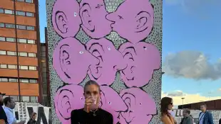 Lola Weippert im Durchsichtig-Look