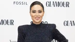 nazan eckes heiß freizügig kleid rücken