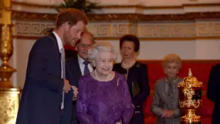Prinz Harry und Königin Elisabeth II