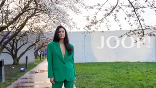 rebecca mir sexy heiß bikini hate