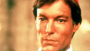 Richard Chamberlain in seiner Rolle als Pater „Ralph de Bricassart"