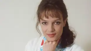 Svenja Pages alias „Dr. Corinna Halver“ in „Hallo, Onkel Doc!“