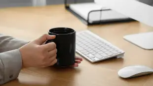 symbolbild kaffeetasse büro