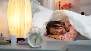 symbolbild schlafen schlafenszeit schlaf bett