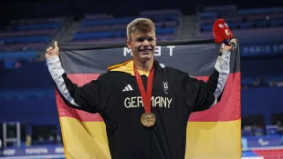 Taliso Engels Krankheit: Er hat eine Sehbehinderung