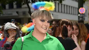 Tim Kampmann (twenty4tim) Promis bei der CSD (Christopher Street Day) Demo / Parade in Berlin am 23.07.2022 *** Tim Kam