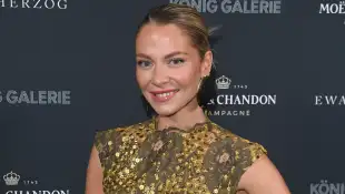 valentina pahde heiß sexy freizügig beine paris fashion week transparent kleid