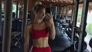 valentina pahde heiß freizügig haut muskeln sixpack sport look