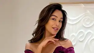 Verona Pooth sexy im Bikini mit Blume