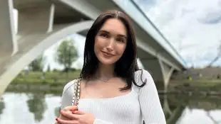 Anna Adamyan meldet sich nach Geburt zu Wort