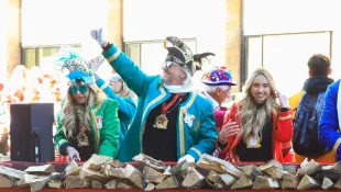 Die Geissens mit schusssicheren Westen beim Kölner Karneval