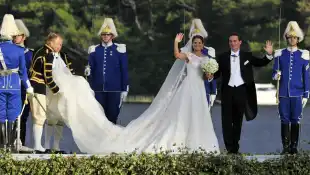 Prinzessin Madeleine trug bei ihrer Hochzeit mit Christopher O’Neill ein Kleid von Valentino.