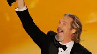 Jeff Bridges bei den Academy Awards 2010. Er erhielt den Preis als Bester Hauptdarsteller für das Drama „Crazy Heart“.