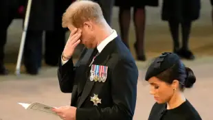 Prinz Harry und Herzogin Meghan bei Trauerfeier für die Queen