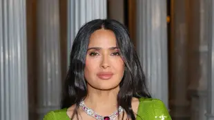 Salma Hayek haut mit ihrem Ausschnitt alle um