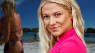 Valentina Pahde Bikini kuschelt