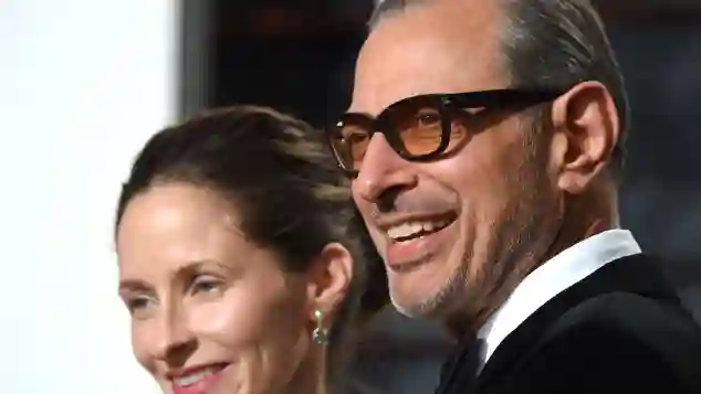 Emilie Livingston und Jeff Goldblum bei der Vanity Fair Oscar Party 2017