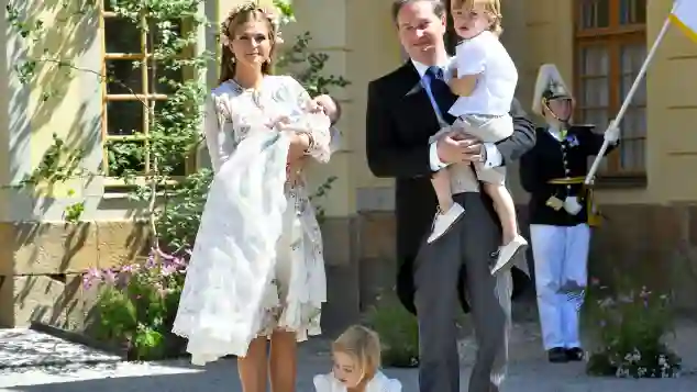 Die Schwedische Königsfamilie bei der Taufe von Prinzessin Adrienne