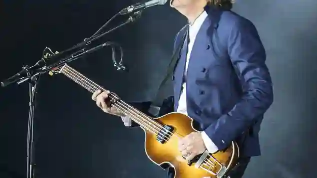 Paul McCartney bein einem Konzert im Jahr 2015