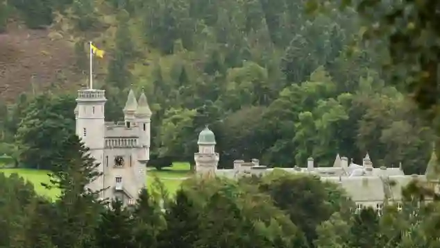 Die Königin und Prinz Philip haben am Dienstag die Sperre für Balmoral Castle beendet. Windsor Castle Quarantäne COVID-19.