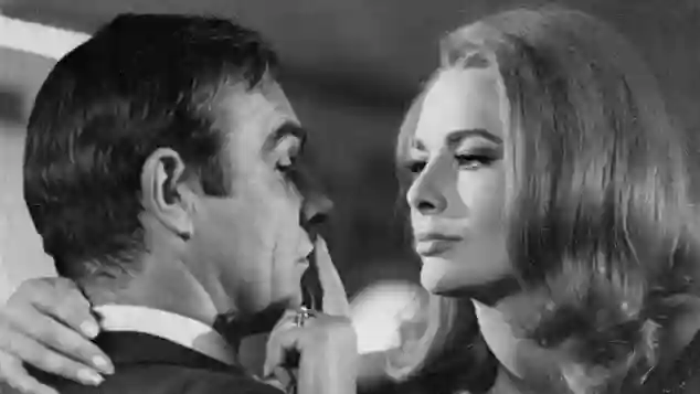 Sean Connery und Karin Dor james bond man lebt nur zweimal