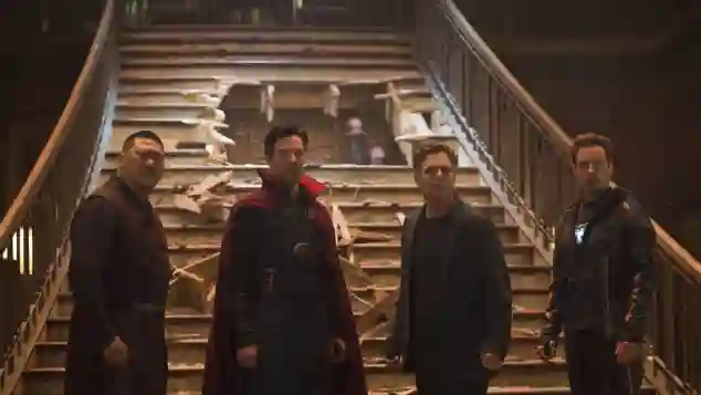 Benedict Wong, Benedict Cumberbatch, Mark Ruffalo und Robert Downey Jr. in „Avengers: Infinity War“