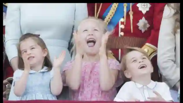 Prinzessin Charlotte, Prinzessin Savannah und Prinz George haben viel Spaß bei der Geburtstagsfeier der Queen