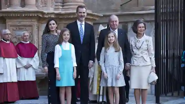 Königin Letizia, Prinzessin Sofia, König Felipe VI., Prinzessin Leonor und der ehemalige König Juan Carlos I. und die ehemalige Königin Sofia