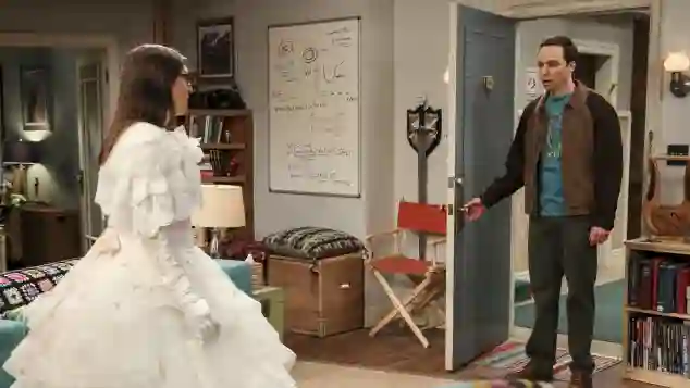 „The Big Bang Theory“: „Sheldon“ sieht „Amy“ im Hochzeitskleid