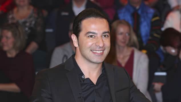 Bülent Ceylan mit kurzen Haaren So witzig sah er als Teenie aus