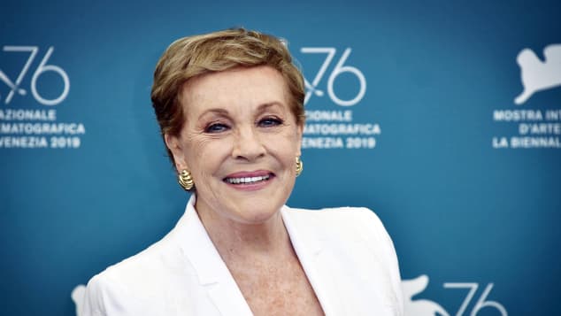So Geht Es Mary Poppins Julie Andrews Heute Stephen robert macht was born in philadelphia, pennsylvania, to janette (curlenjik) and jerome irving macht. mary poppins julie andrews heute