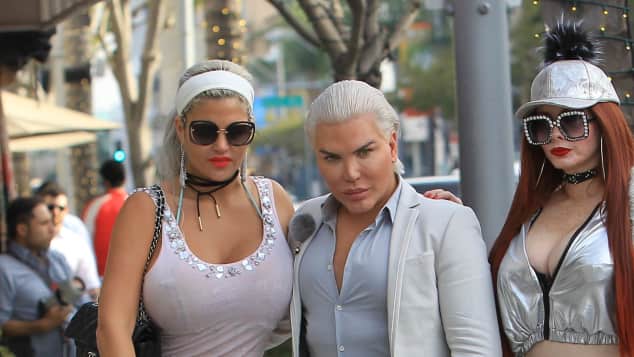 Sophia Vegas mit Briten-Ken Rodrigo Alves unterwegs
