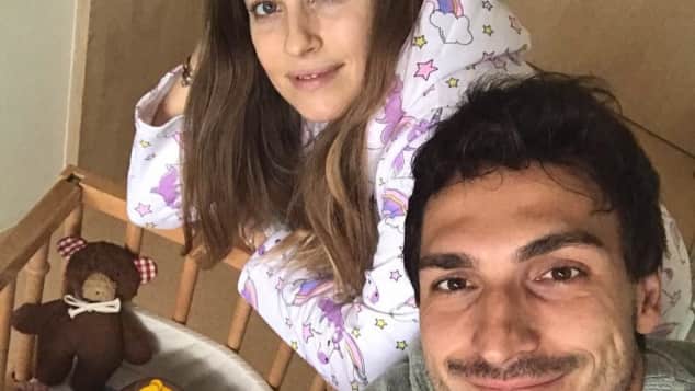 Cathy Hummels ungeschminkt: Spielerfrau zeigt sich „oben ohne"