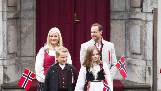 Prinz Haakon, Prinzessin Mette-Marit und die Kinder ...