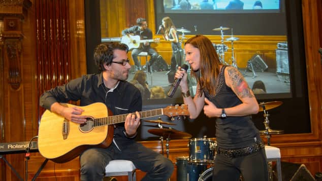 Christina Sturmer Zeigt Ihren Freund Glucklich Mit Bandmitglied Oliver Varga