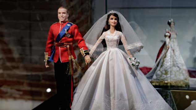 So Sehen Herzogin Catherine Und Prinz William Als Barbie Puppen Aus