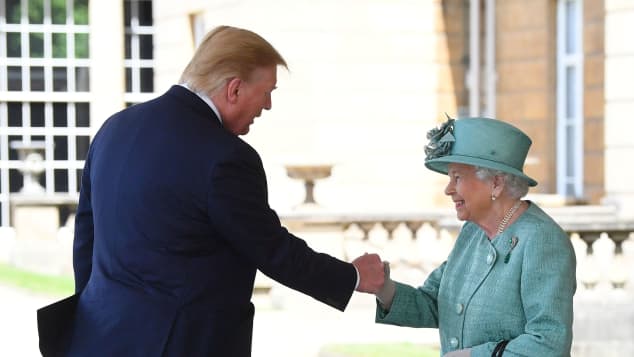 Donald Trump und Königin Elisabeth II. 