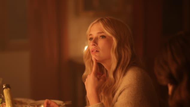 Camille - Emily In Paris Das Ist Camille Darstellerin Camille Razat
