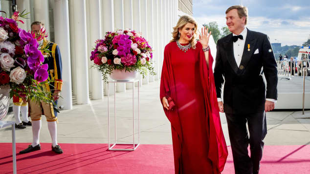 Königin Máxima verzaubert als Lady in Red in Luxemburg