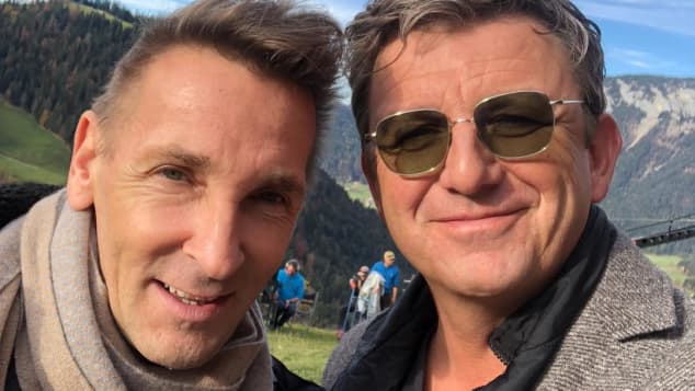Der Bergdoktor So Gut Verstehen Sich Hans Sigl Und Mark Keller Privat