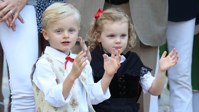 Zurück in die Schule Neue Bilder der MonacoZwillinge