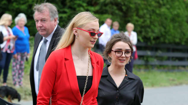 Kritik Für Sophie Turners Outfit Bei Game Of Thrones Hochzeit