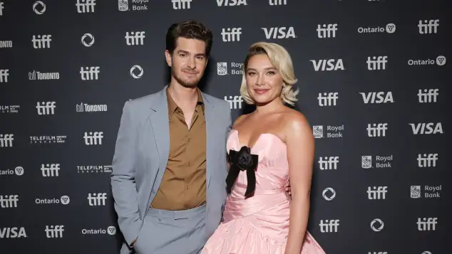 Andrew Garfield und Florence Pugh