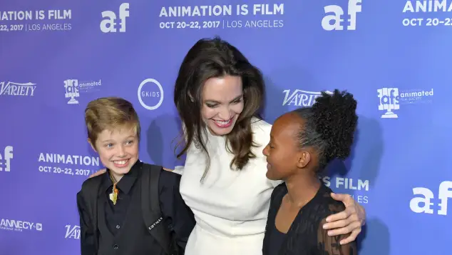 Angelina Jolie mit ihren Töchtern