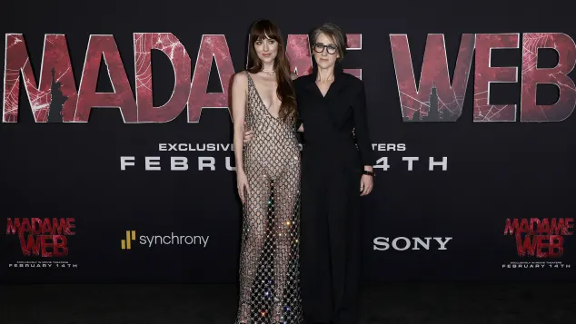 Dakota Johnson und S. J. Clarkson