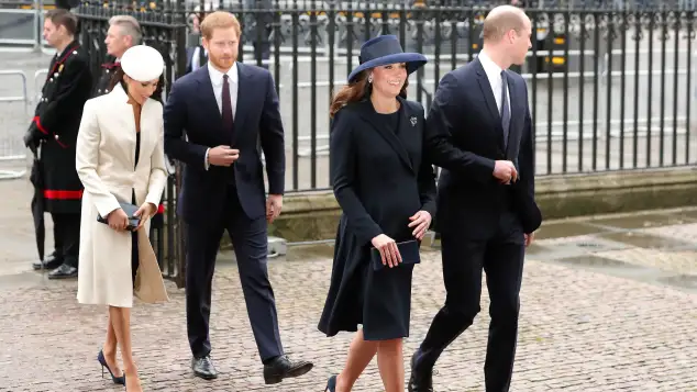 Herzogin Kate mit Prinz William, Herzogin Meghan mit Prinz Harry
