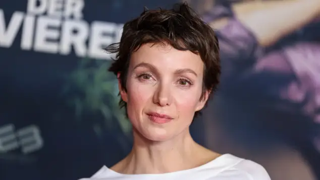 Julia Koschitz