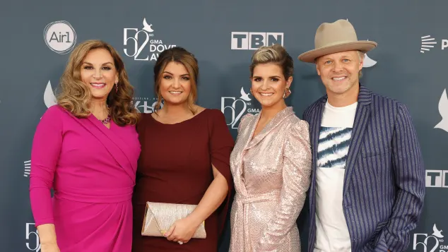 Kelly Nelon Clark, Amber Nelon Kistler, Autumn Nelon Streetman und Jason Clark